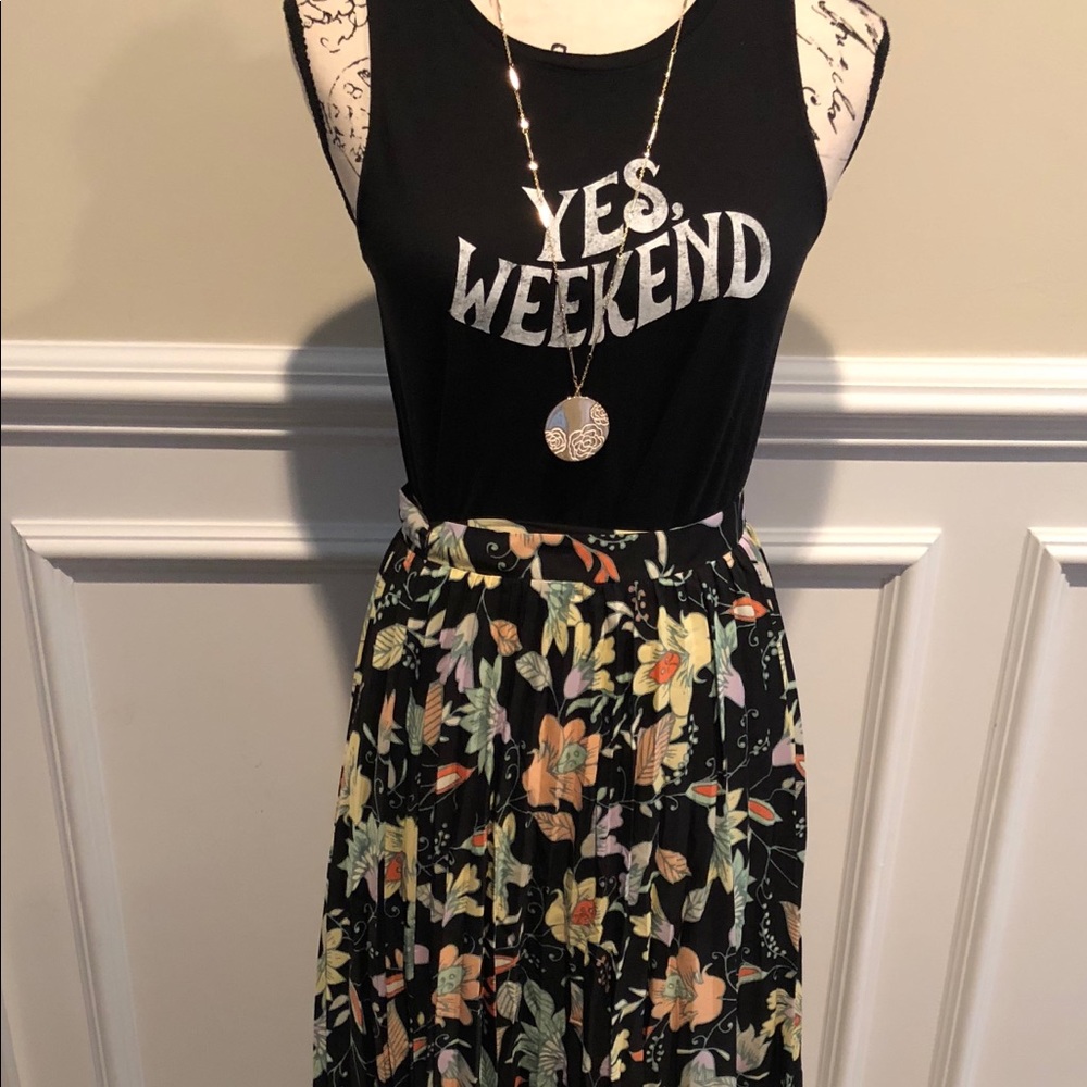 Gorgeous pleated floral maxi skirt (ties at waist)